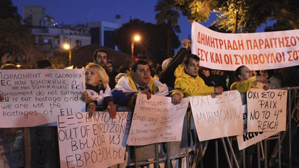 La UE busca contrarreloj una solución para el rescate de Chipre