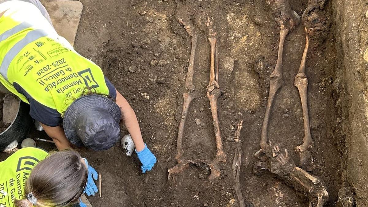Exhumación de cuatro guerrilleros antifranquistas en Luou (Teo).