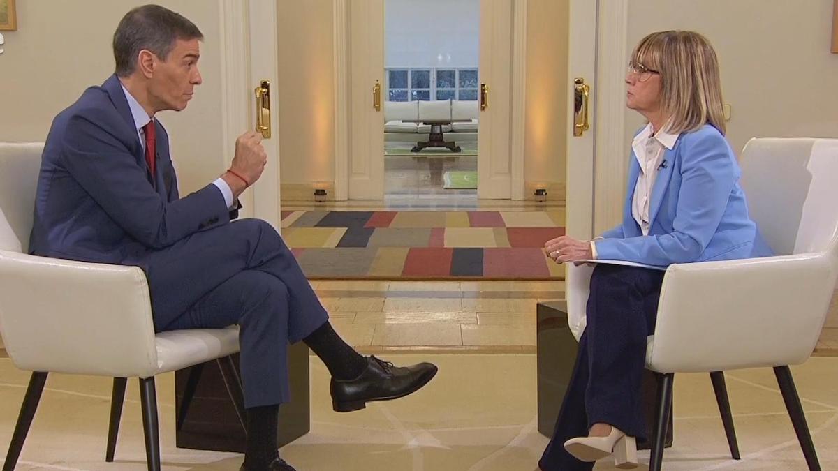 Pedro Sánchez en un momento de la entrevista con Gemma Nierga