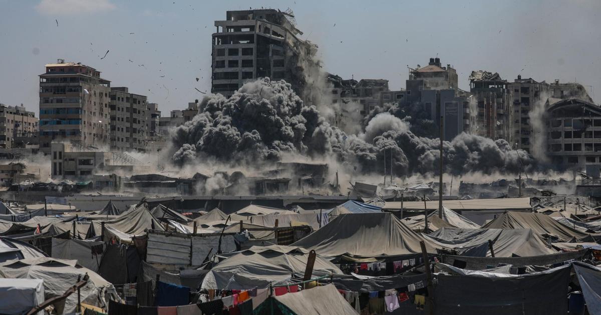 Israel llama a evacuar más barrios de Ciudad de Gaza una hora antes de atacar otra torre residencial