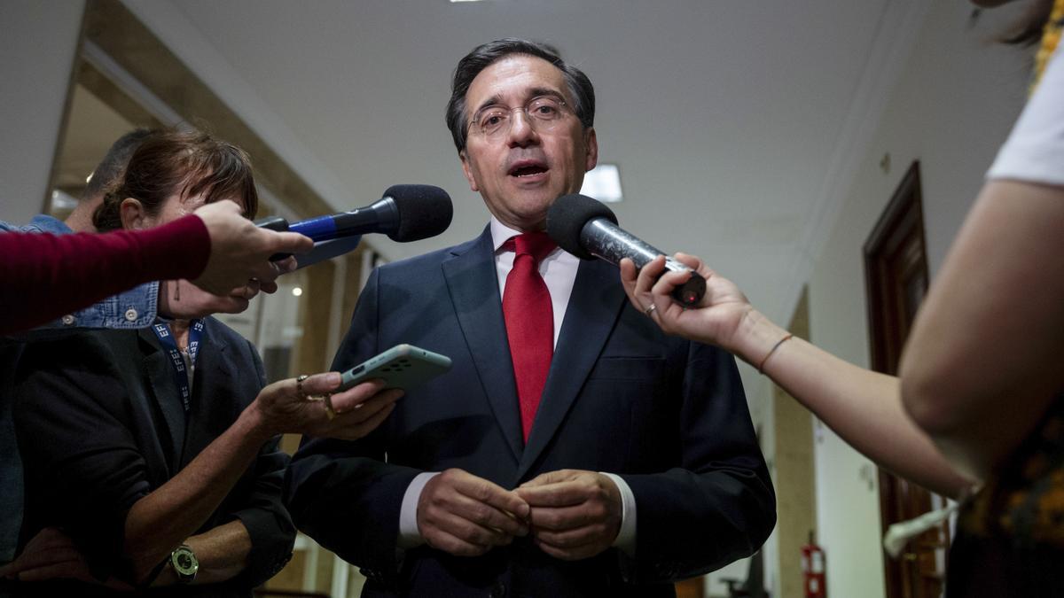 El ministro de Asuntos Exteriores, José Manuel Albares, en declaraciones a los periodistas.