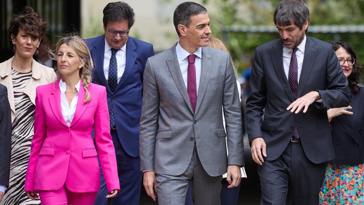 Pedro Sánchez junto a Yolanda Díaz, Ernest Urtasun, Óscar López y Elma Saiz durante la clausura del informe ‘Los sectores culturales y creativos en España.