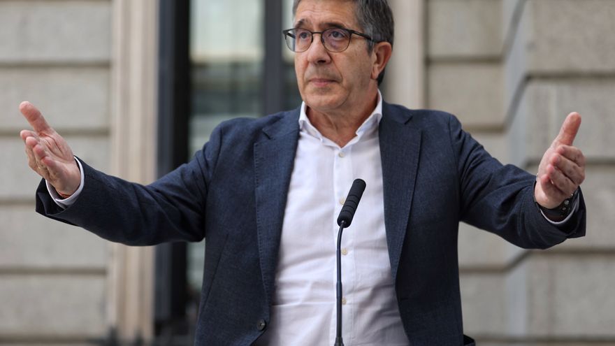 El presidente de la comisión del PSOE, Patxi López