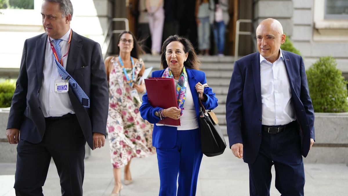 Robles pide disculpas a los ceutíes y avisa que Ceuta y Melilla "son españolas y son intocables"