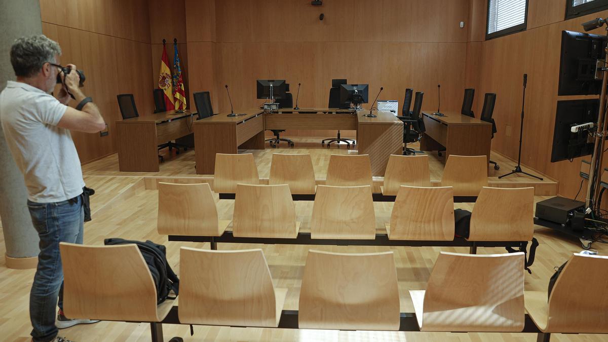 Reabiertos los juzgados de Catarroja, asolados por la dana.