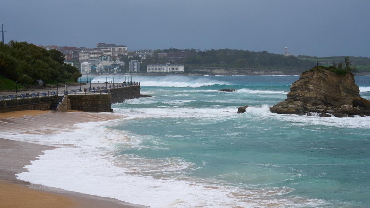 Archivo - Una playa de Santander, en Santander, Cantabria (España).