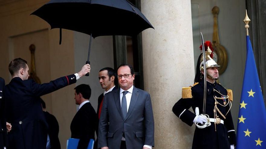 Hollande quiere ampliar hasta medio año el estado de emergencia impuesto tras los atentados de París