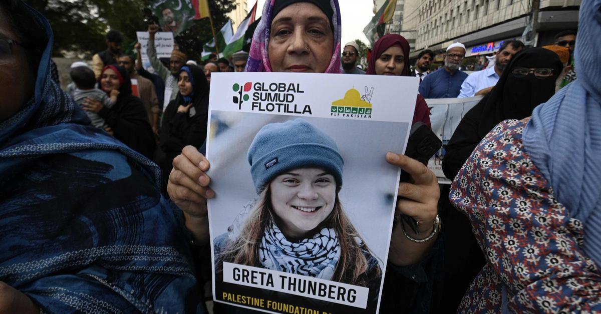 La activista Greta Thunberg denuncia que está detenida por Israel en una celda "infestada de chinches"