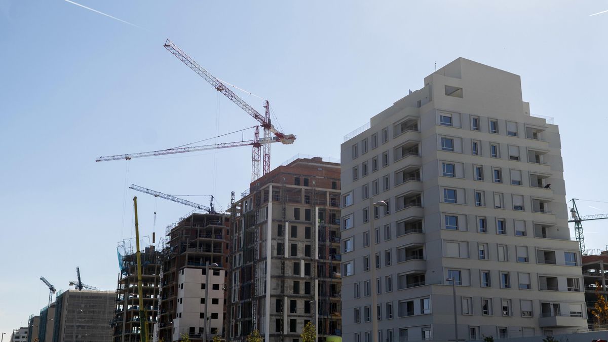 De ruinas de la burbuja a solución para la vivienda: el “suelo en manos muertas” que nadie convierte en casas