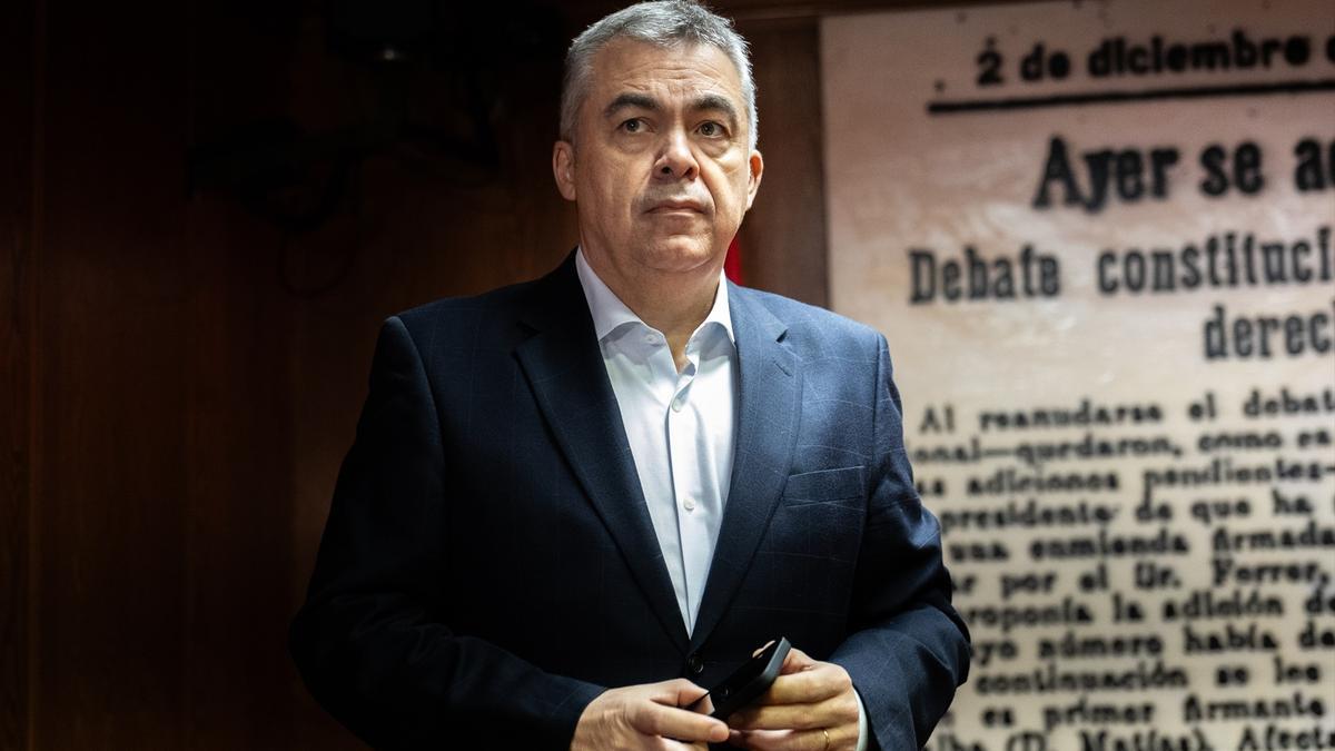 El ex secretario de Organización del PSOE Santos Cerdán a su llegada a la Comisión de Investigación del ‘caso Koldo’, en el Senado, a 17 de diciembre de 2025, en Madrid (España).