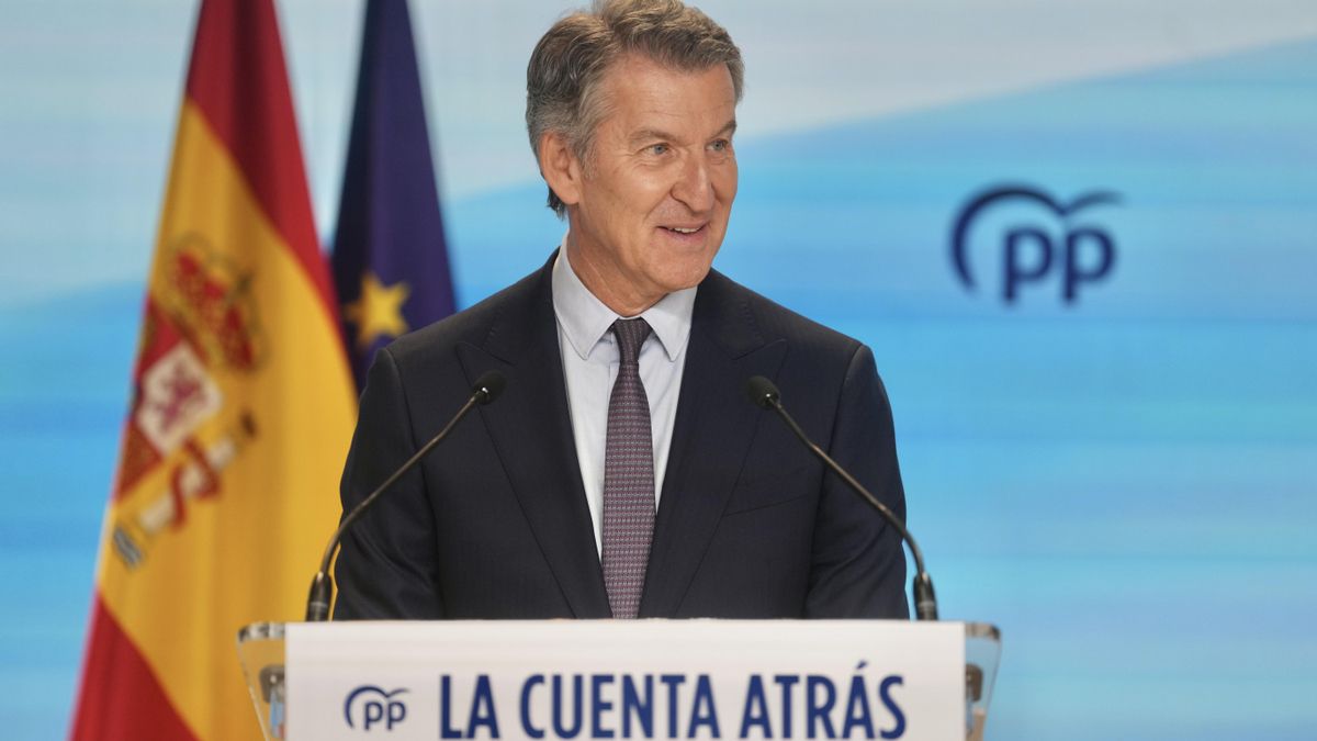 Alberto Núñez Feijóo, durante una intervención ante la prensa y sus principales dirigentes en la sede del PP de Madrid.