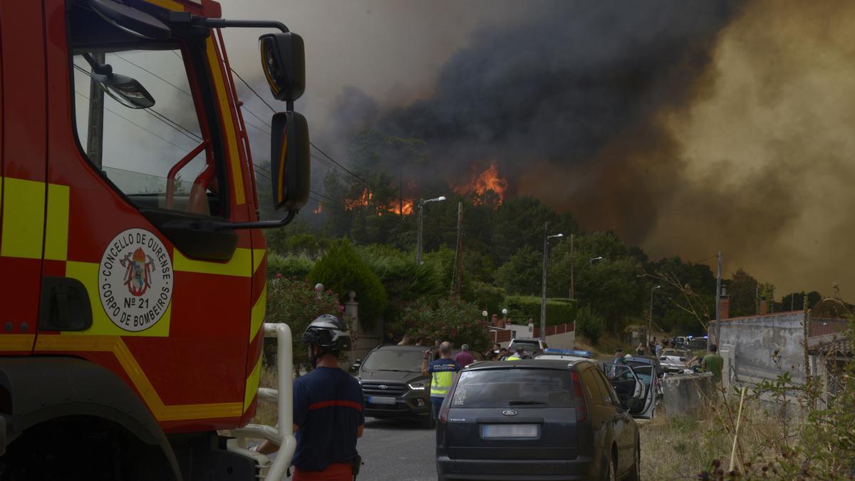 Un incendio en la provincia de Ourense interrumpe la alta velocidad entre Madrid y Galicia