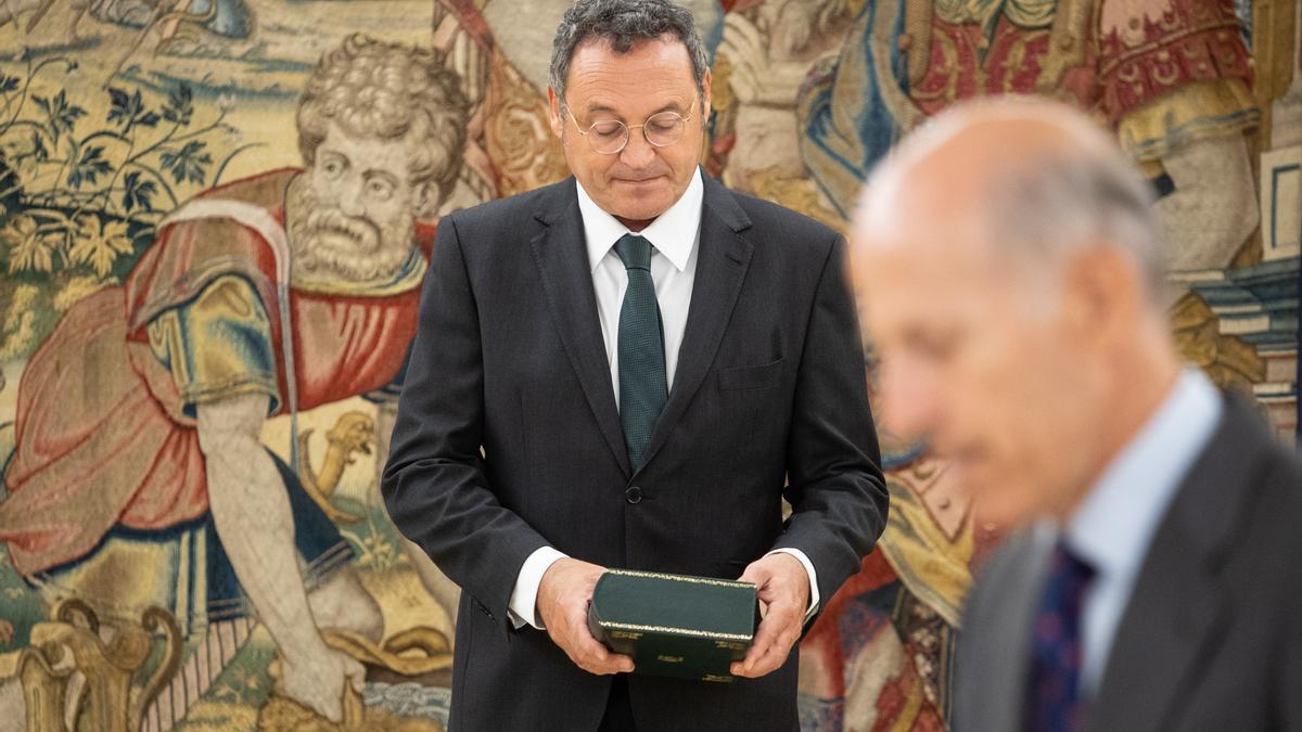 El Rey Felipe VI recibe en audiencia al Fiscal General del Estado, Álvaro García Ortiz, en el Palacio de la Zarzuela.
