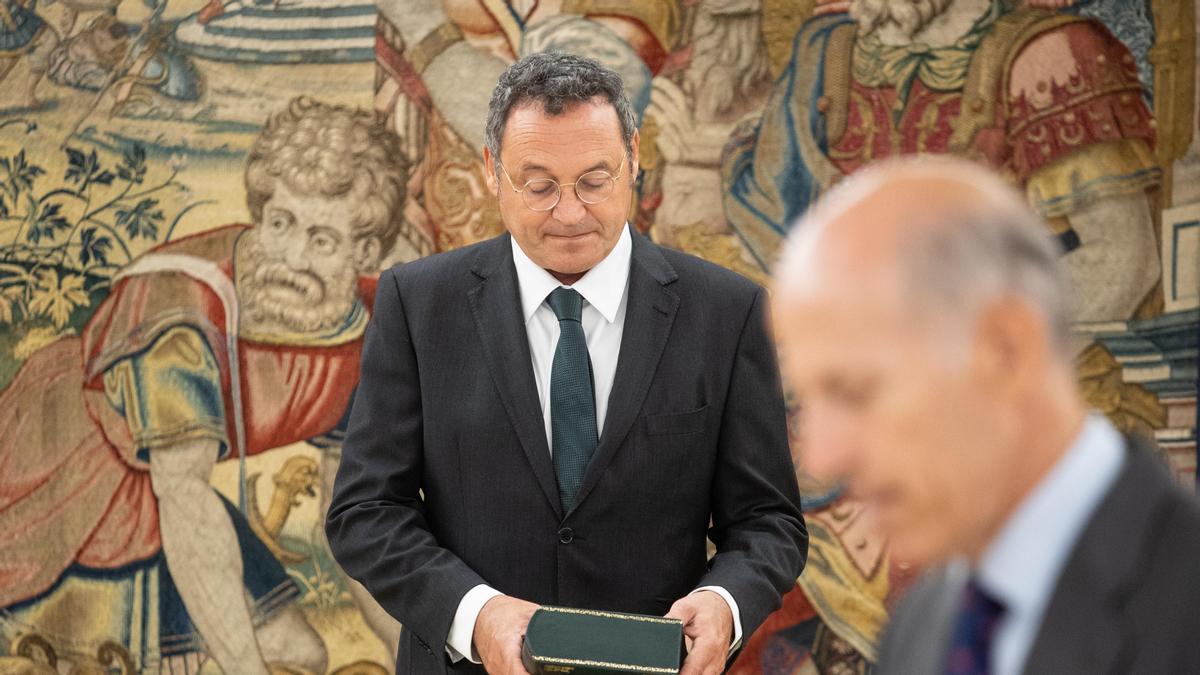 El Rey Felipe VI recibe en audiencia al Fiscal General del Estado, Álvaro García Ortiz, en el Palacio de la Zarzuela.