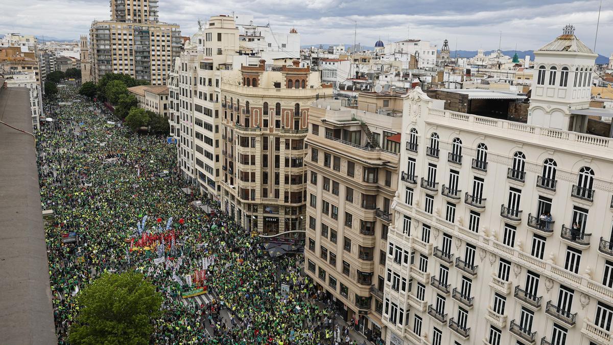 Manifestación del profesorado de la Comunitat Valenciana en la quinta jornada de su huelga indefinida (Valencia).