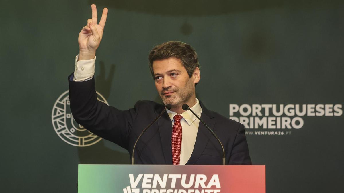 El candidato presidencial de Chega, André Ventura, comparece ante la prensa tras su derrota en la segunda vuelta.