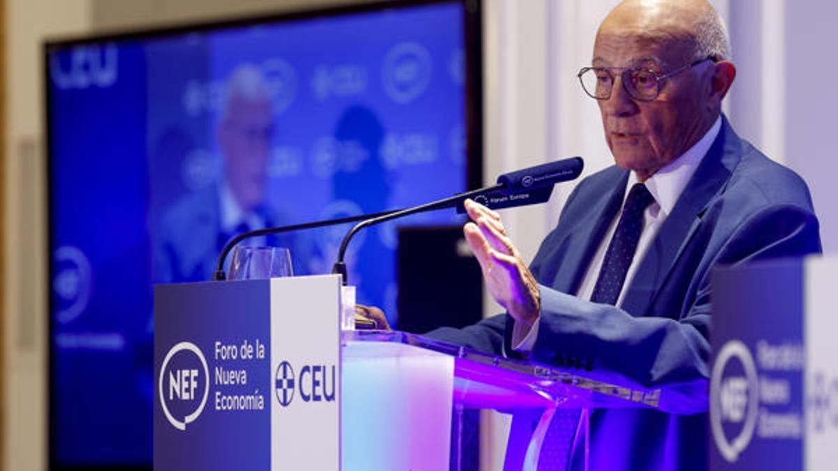 El presidente del Banco Sabadell, Josep Oliu, participa este viernes en el Foro Nueva Economía