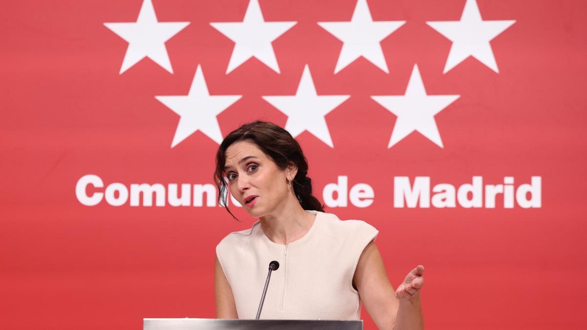 La presidenta de la Comunidad de Madrid, Isabel Díaz Ayuso, comparece ante los medios de comunicación