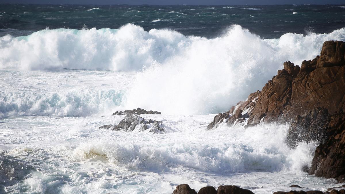 Archivo - Grandes olas en el mar,