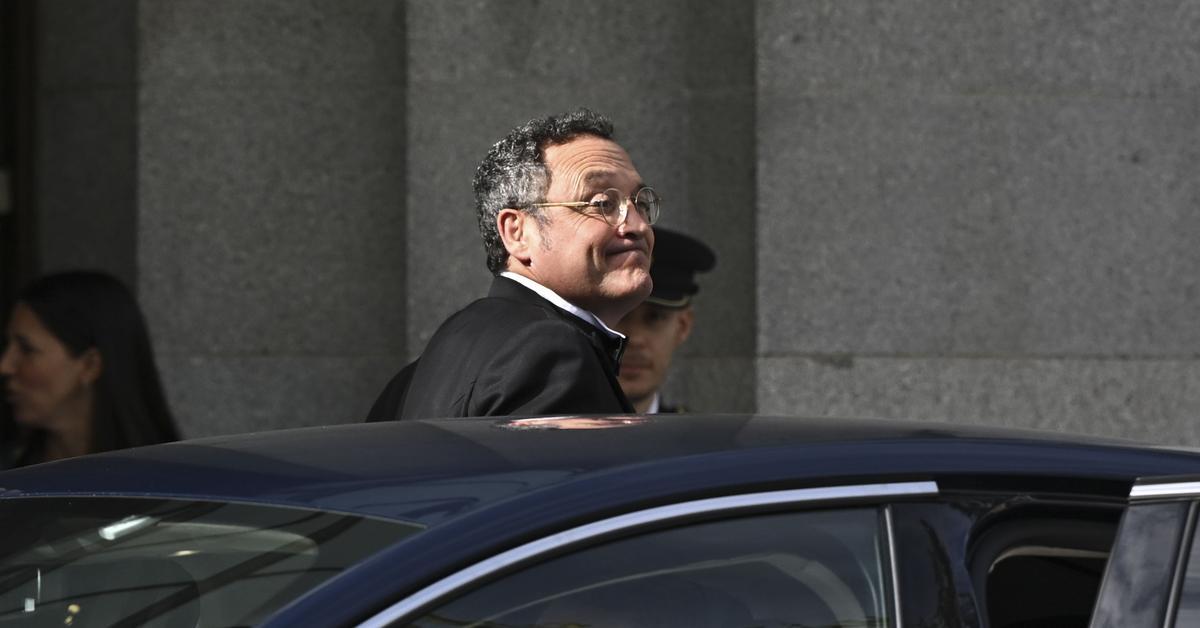 El Supremo envía a juicio al fiscal general del Estado pero rechaza suspenderle de sus funciones