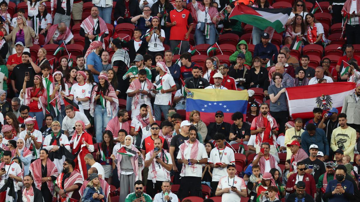 Aficionados animan su equipo este martes, en un del Mundial de la FIFA 2026.