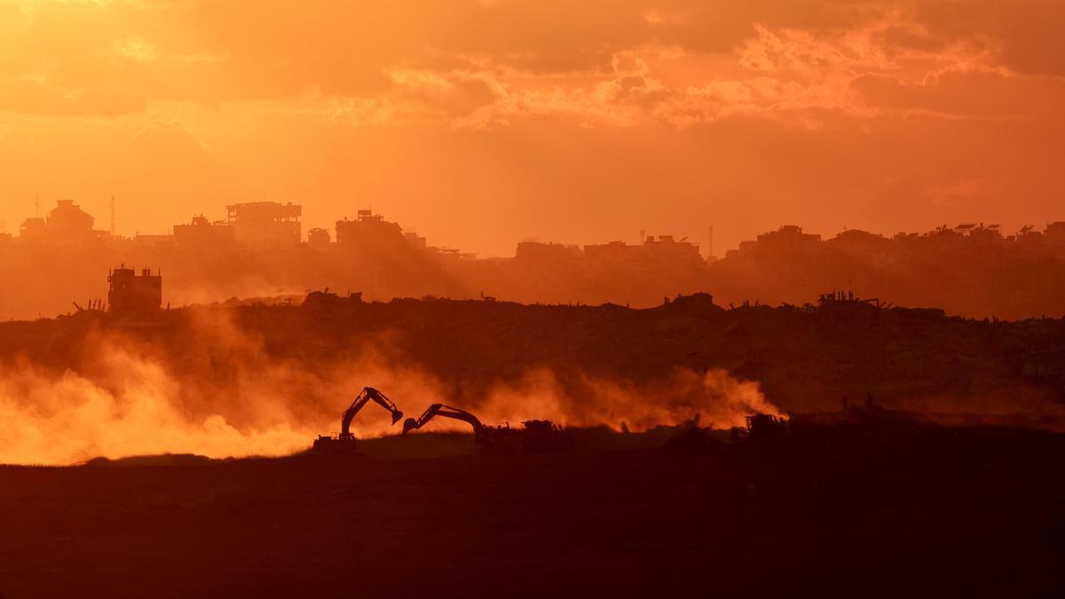Tropas israelíes avanzan por el norte de la Franja de Gaza.
