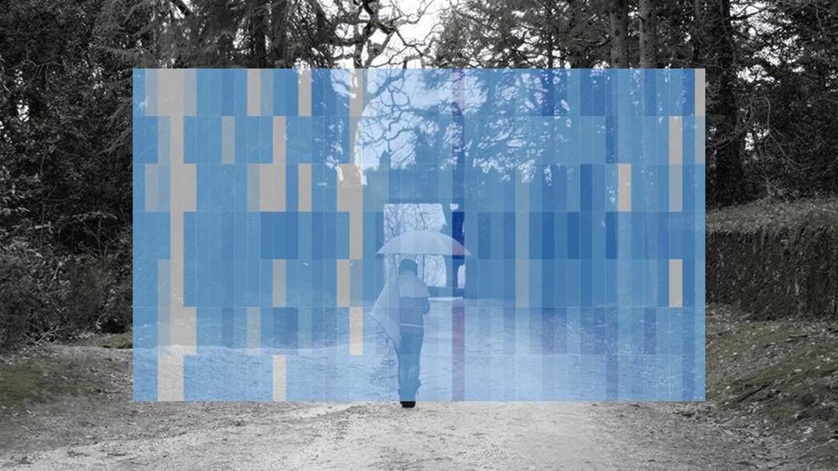 Precipitación caída diariamente en las siete ciudades desde el 1 de enero, sobre una imagen de un día de lluvia en Galicia.