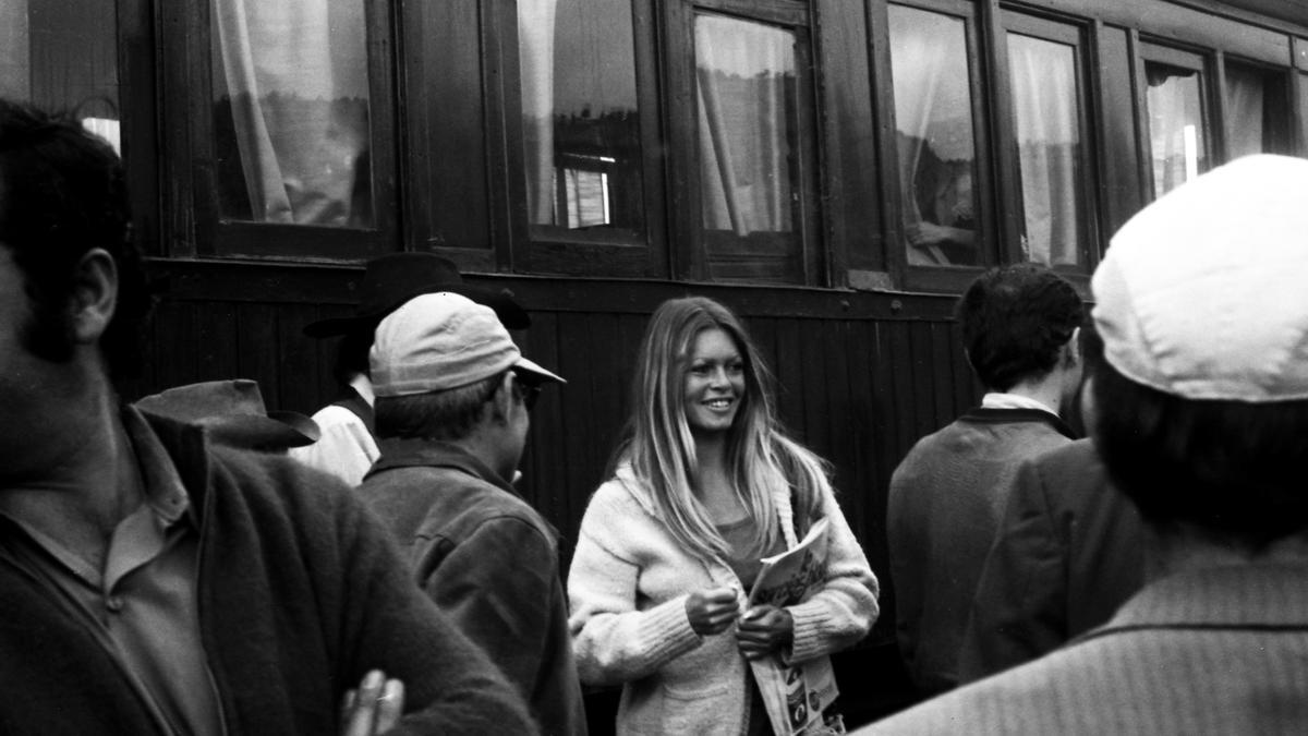 Brigitte Bardot durante el rodaje de la película francesa "Las Petroleras".