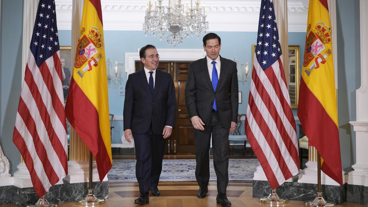 Marco Rubio recibe a José Manuel Albares, este jueves en la sede del Departamento de Estado en Washington.