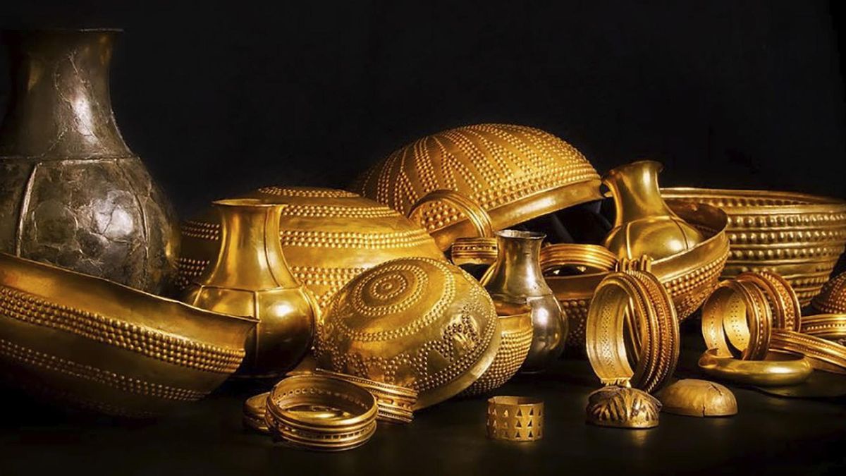 Una fotografía de archivo que muestra varias piezas de la Edad del Bronce que conforman el Tesoro de Villena.