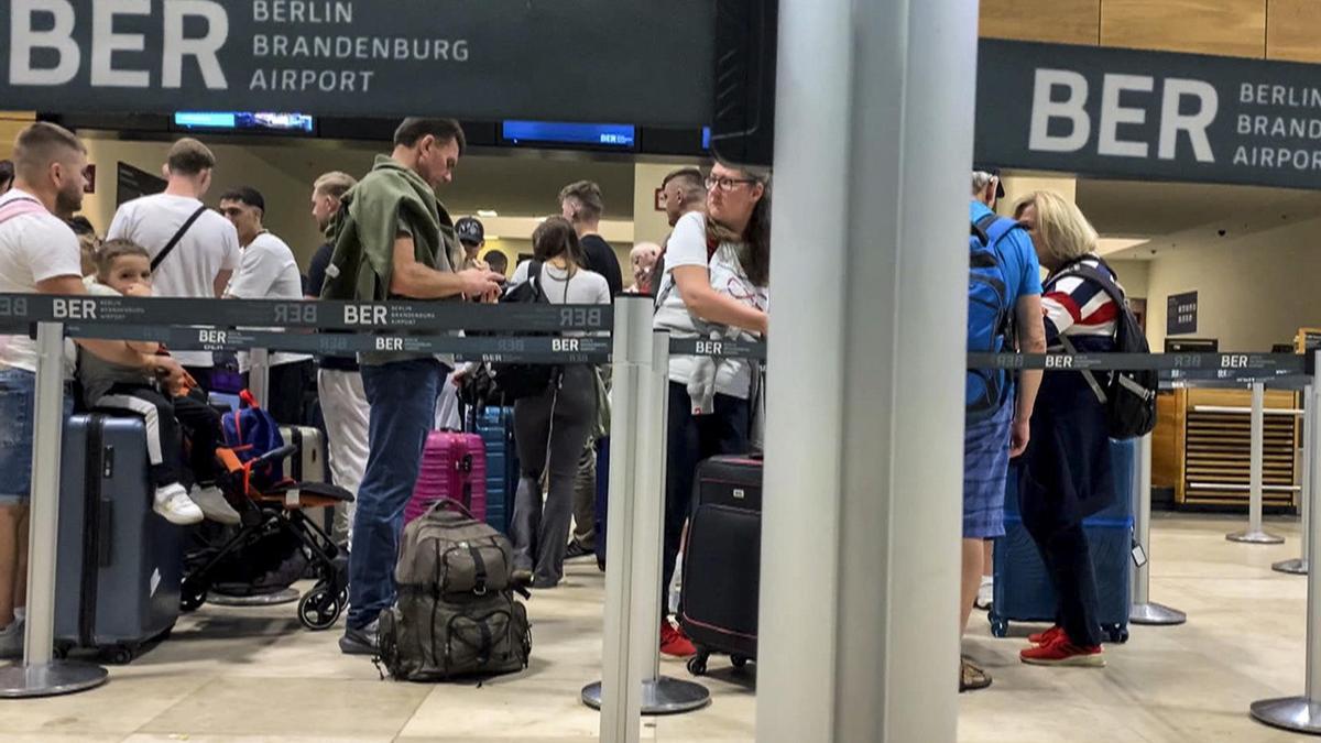 Los aeropuertos españoles operan con normalidad en vuelos a Berlín y Bruselas tras el ciberataque