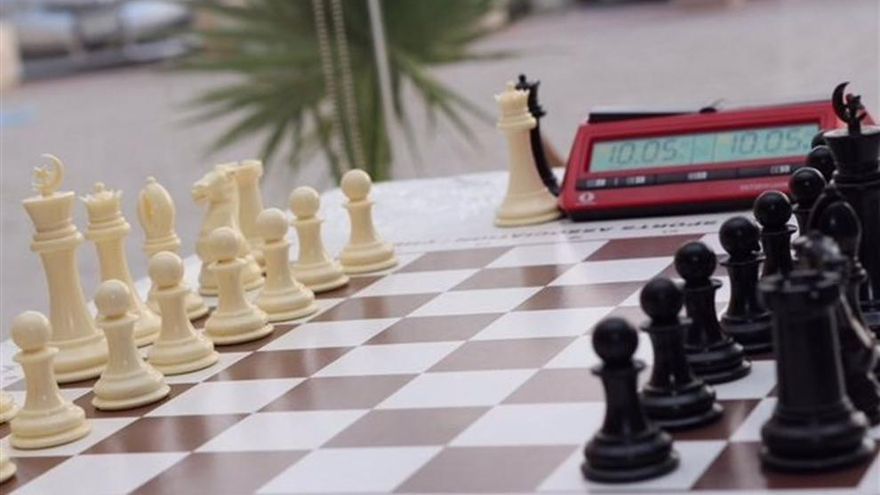 El principal clérigo saudí emite una fatua contra el ajedrez, el "juego de Satán"
