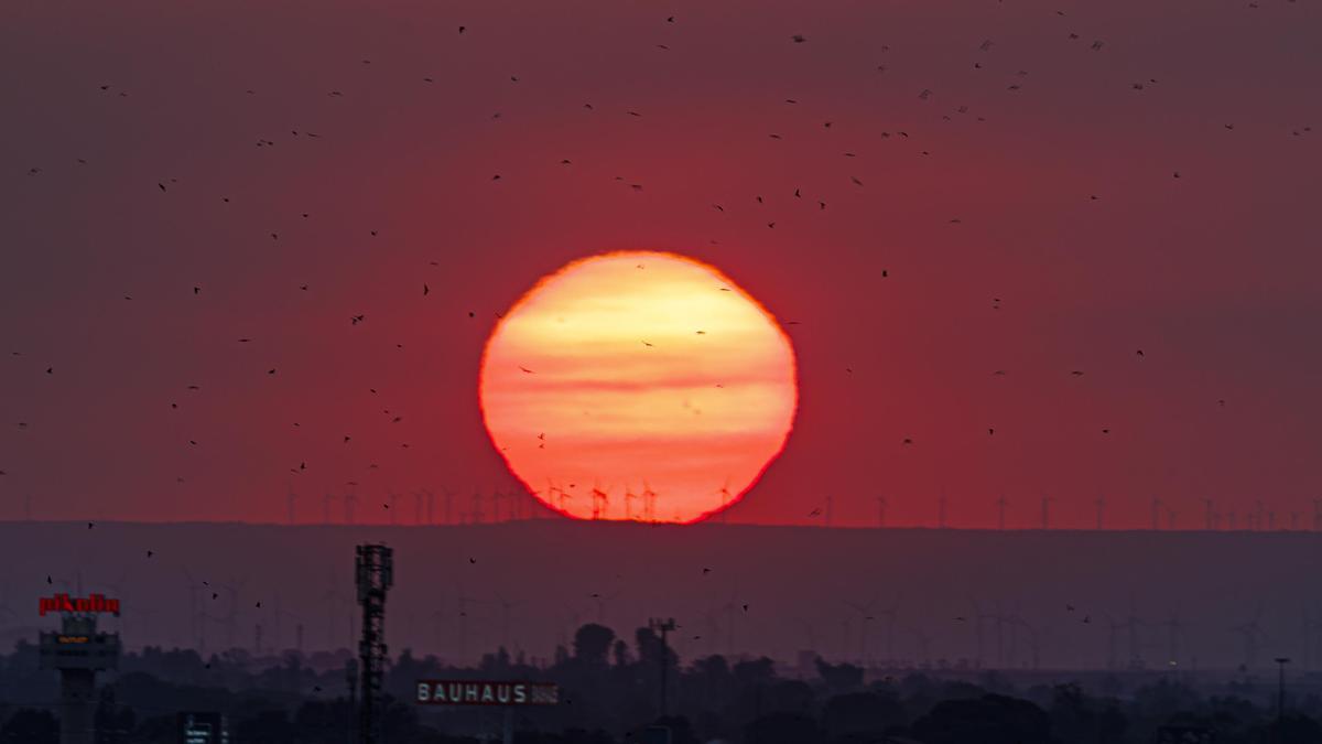 Vista del atardecer en Zaragoza, el pasado viernes 1 de agosto.