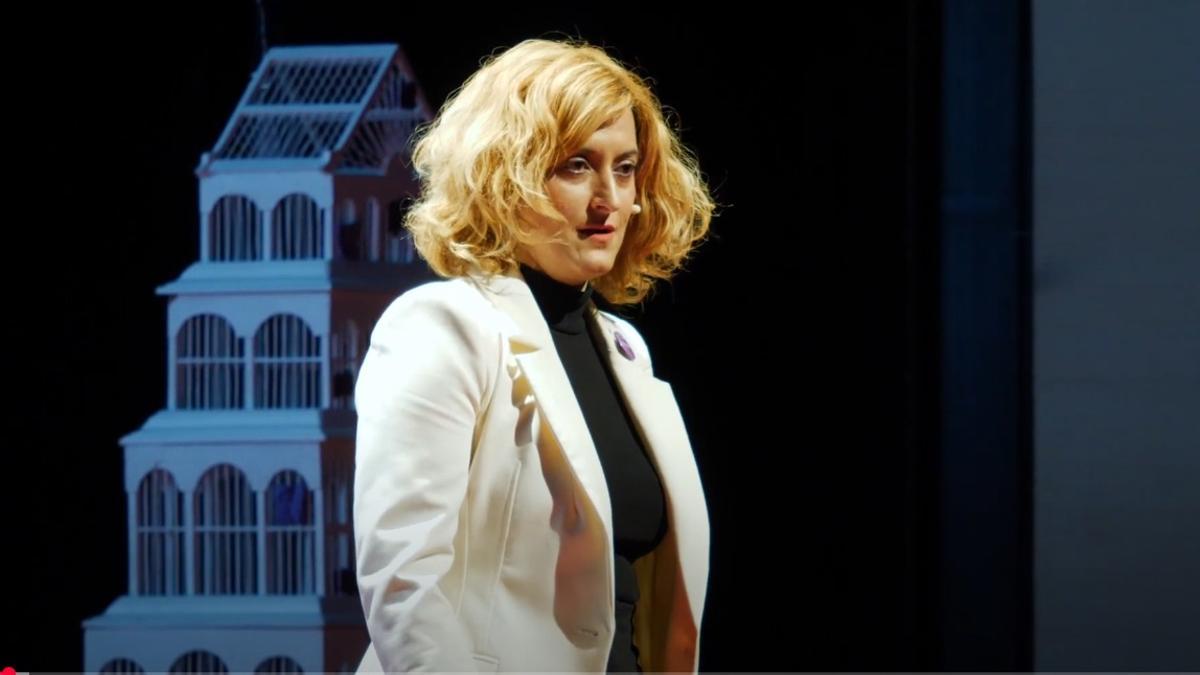 Irune Costumero durante una charla en 2023.