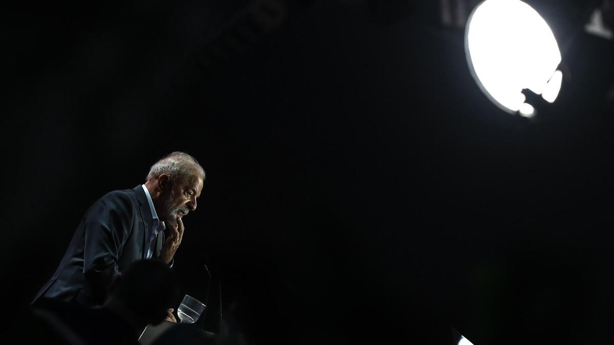 El presidente de Brasil, Luiz Inácio Lula da Silva, habla durante el inicio de conferencias de la COP30 este lunes, en Belém (Brasil).