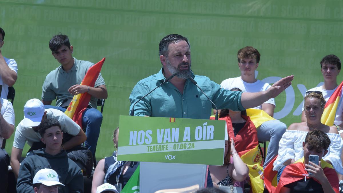 Santiago Abascal, en un mitin con jóvenes.