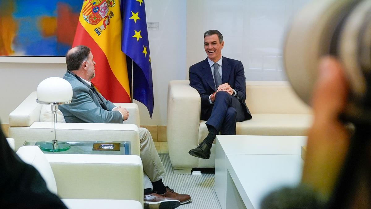 Sánchez se reúne con Junqueras en Moncloa.