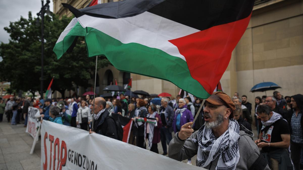 Una concentración denuncia en Pamplona la "violación del derecho internacional" por Israel.