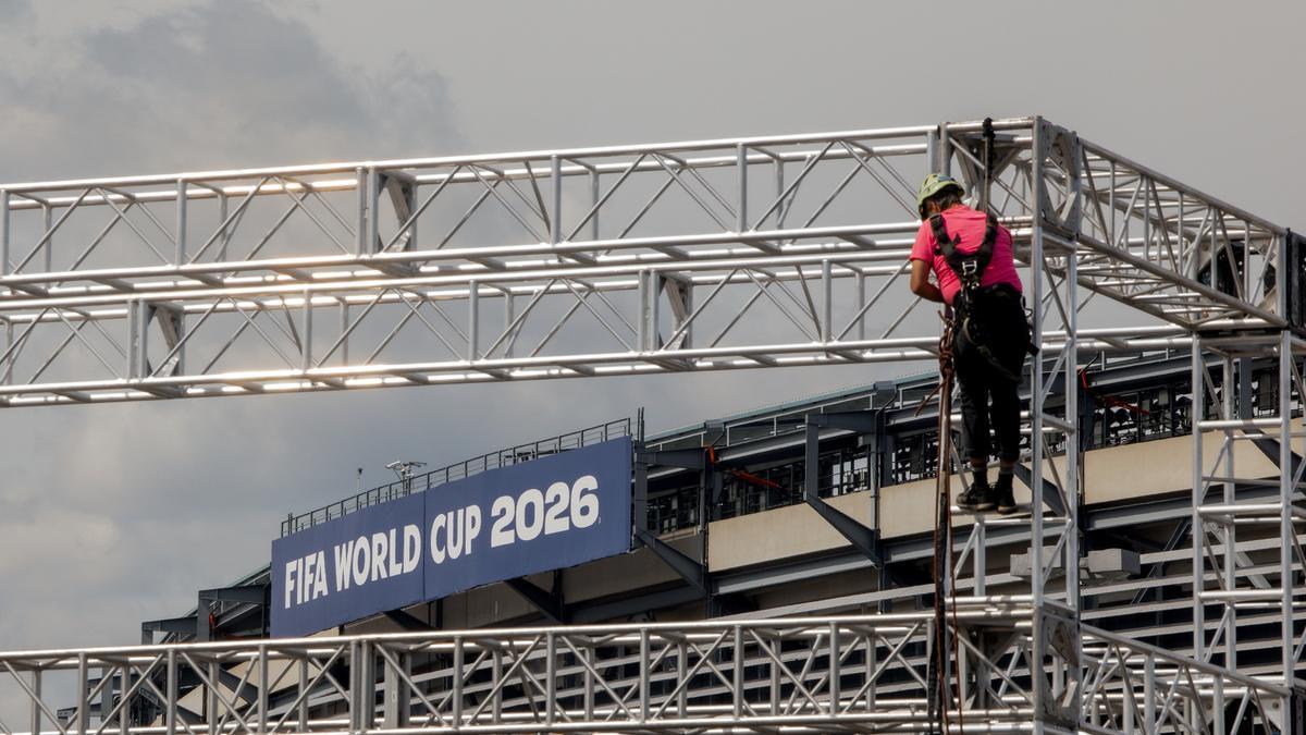 Un cartel de la Copa Mundial de la FIFA 2026 en un estadio de Nueva Jersey, EEUU.