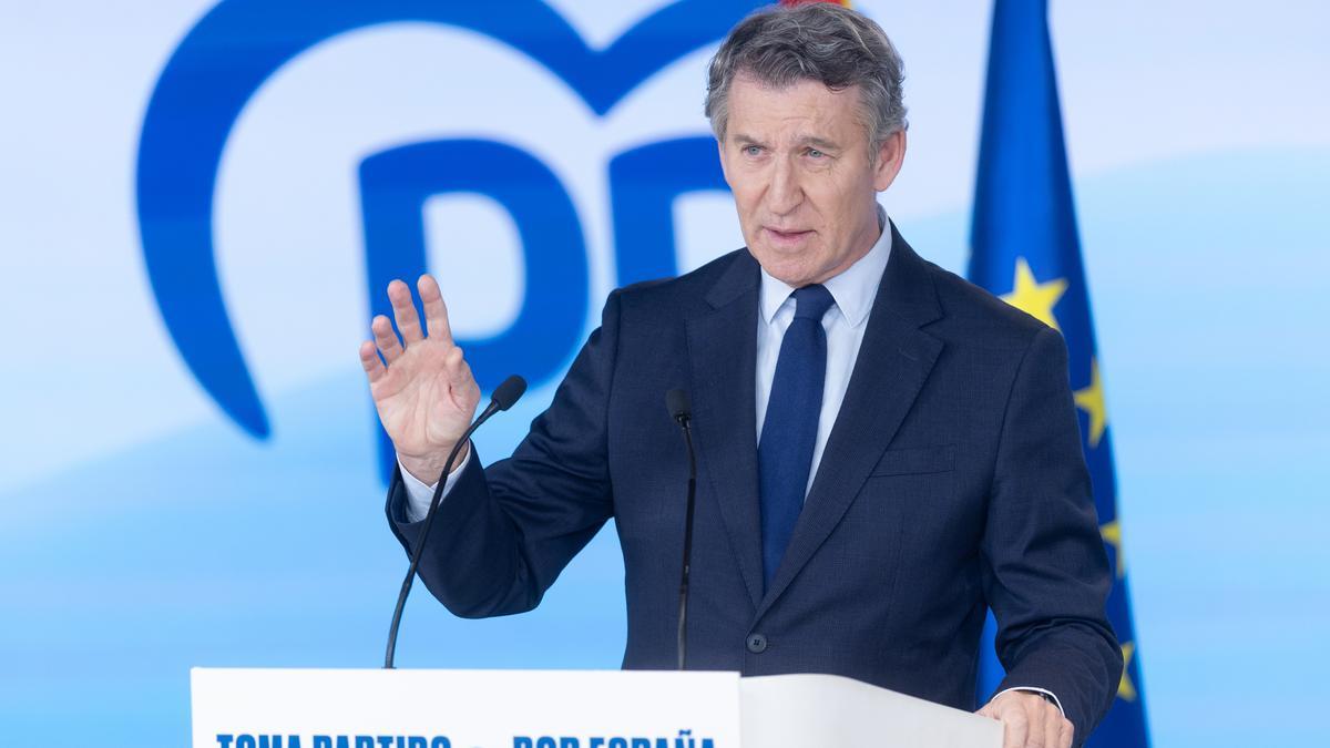 El presidente del Partido Popular, Alberto Núñez Feijóo, comparece ante los medios de comunicación