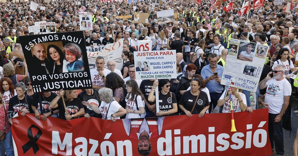 Miles de personas salen a las calles de València para pedir la dimisión ...