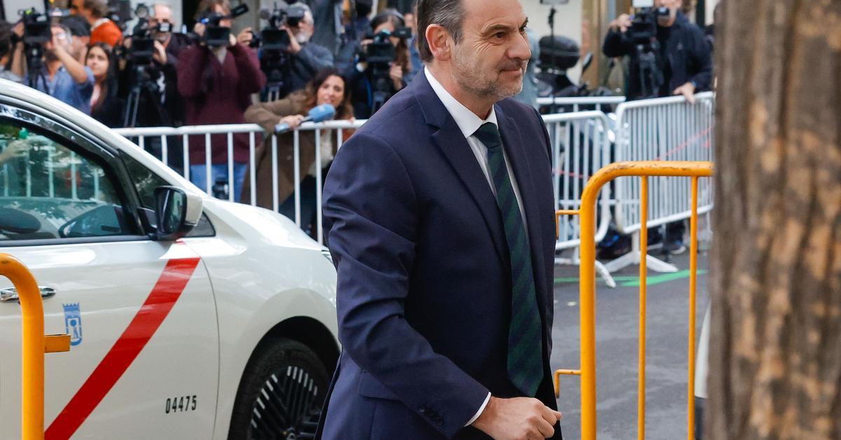 El exfiscal de la Audiencia Nacional, Carlos Bautista, será el nuevo abogado de Ábalos