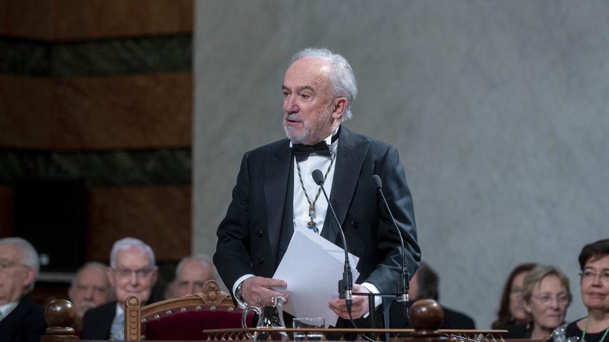 El director de la RAE, Santiago Muñoz Machado, interviene durante un acto.