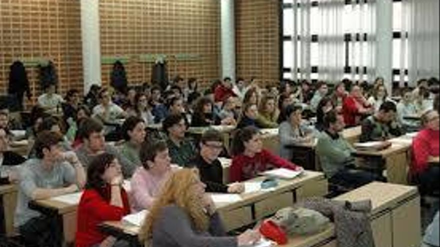 El rendimiento de los alumnos españoles en materias básicas sigue por debajo de la media de la OCDE