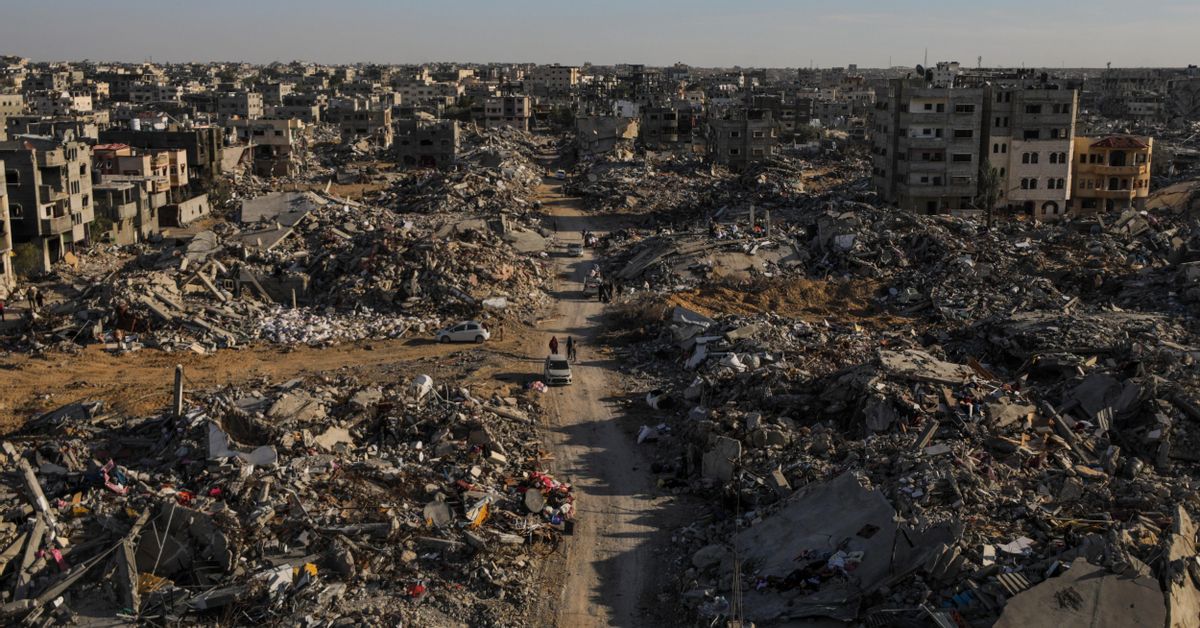 Los palestinos buscan a sus muertos tras el alto el fuego en una Gaza ...