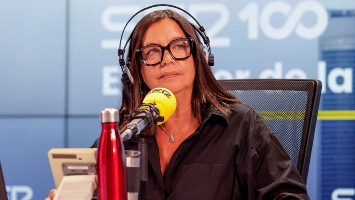 Àngels Barceló, en el estudio del ‘Hoy por Hoy’ de la cadena SER.