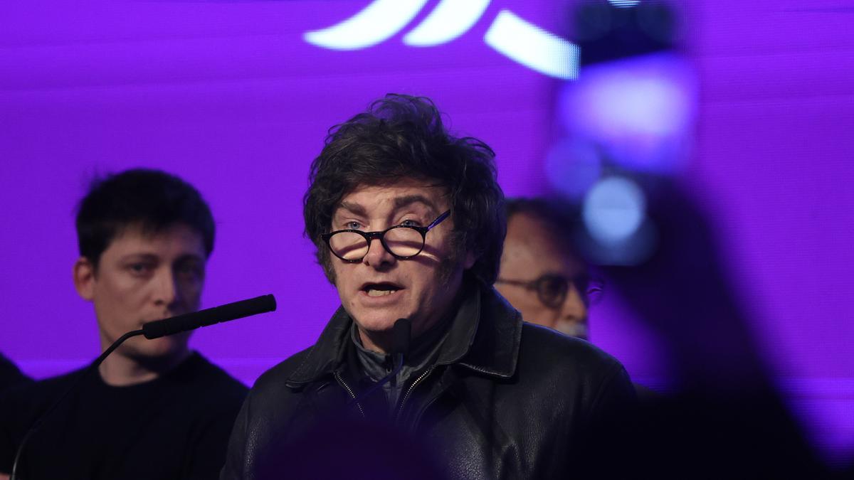 Milei sufre un duro golpe electoral ante un peronismo revitalizado con Axel Kicillof