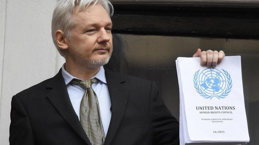 Assange denuncia la manipulación de los medios y atribuye el nacimiento de Podemos a internet