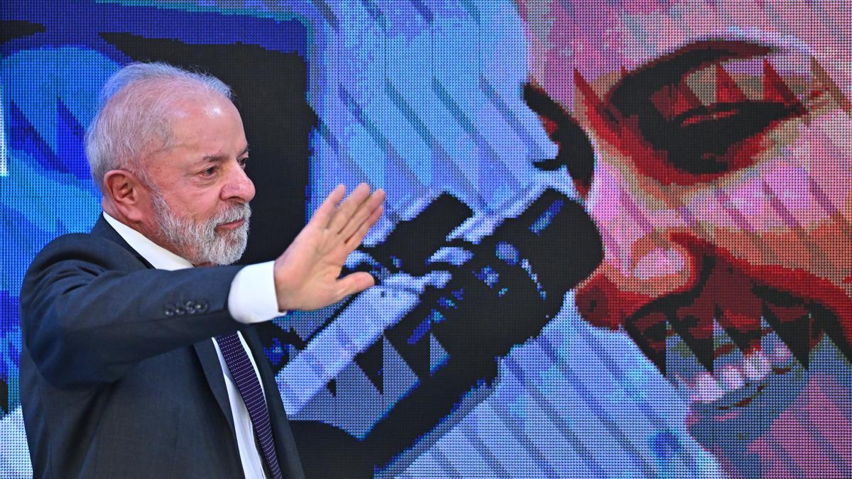 El presidente de Brasil, Luiz Inácio Lula da Silva, en el Consejo Nacional de Ciencia y Tecnología en el Palacio del Planalto en Brasilia .