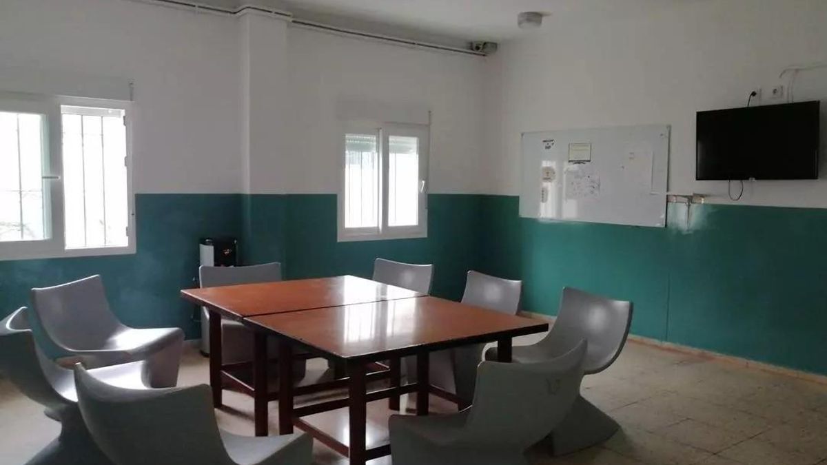 Sala de reuniones de uno de los centros de menores de Extremadura.